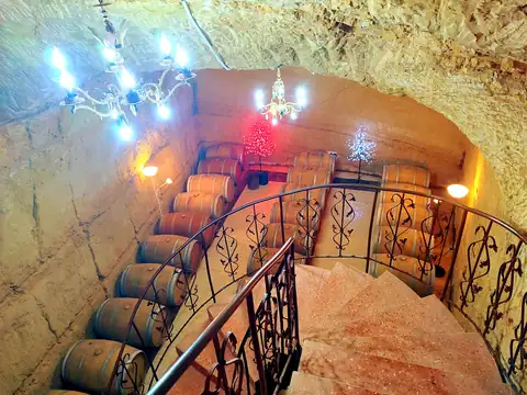 Bodegas Abinasa, en Lascellas, foto 2 de 5