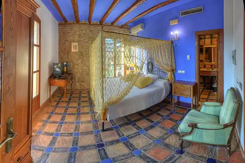 Bodegas de Arnés, en Graus, foto 2 de 5