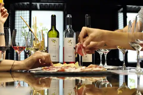 «Visita LAUS con cata y aperitivo», foto 3 de 5
